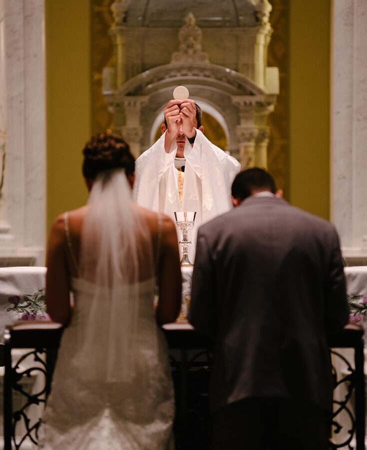 wedding, mass, priest, bride, groom, gown, suit, altar, hostia, ceremony, celebration, marriage, brown wedding, brown celebrate, priest, priest, priest, priest, priest